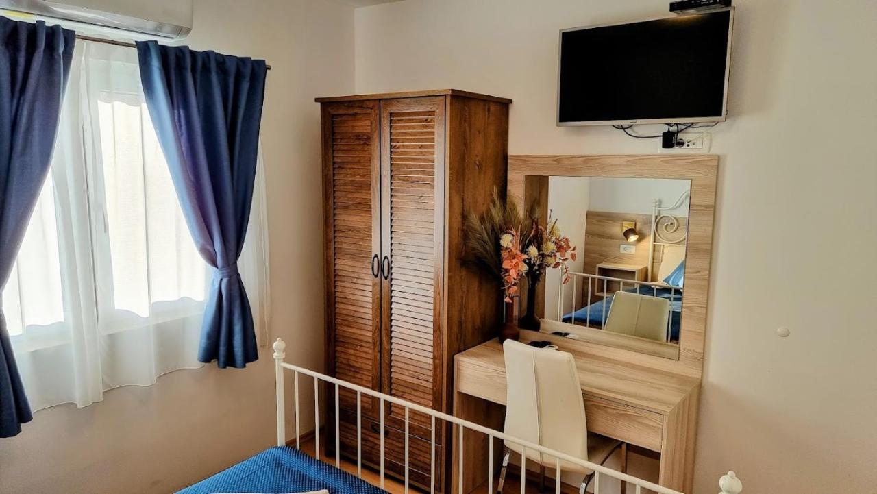 Bed and Breakfast Dorijini Dvori Baška Voda Exterior foto