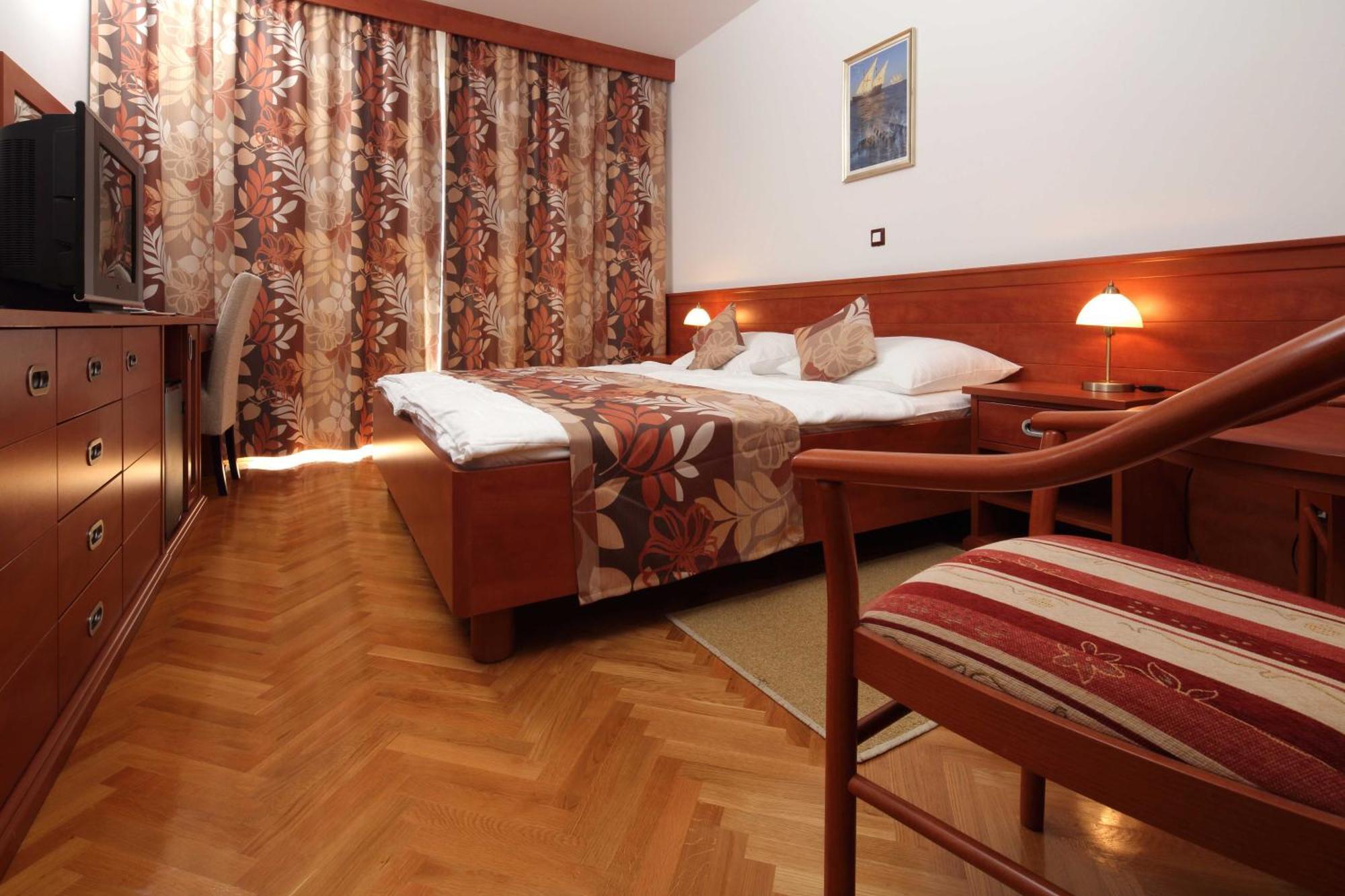 Bed and Breakfast Dorijini Dvori Baška Voda Habitación foto