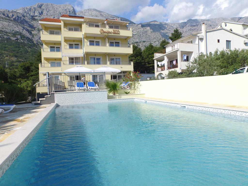 Bed and Breakfast Dorijini Dvori Baška Voda Exterior foto