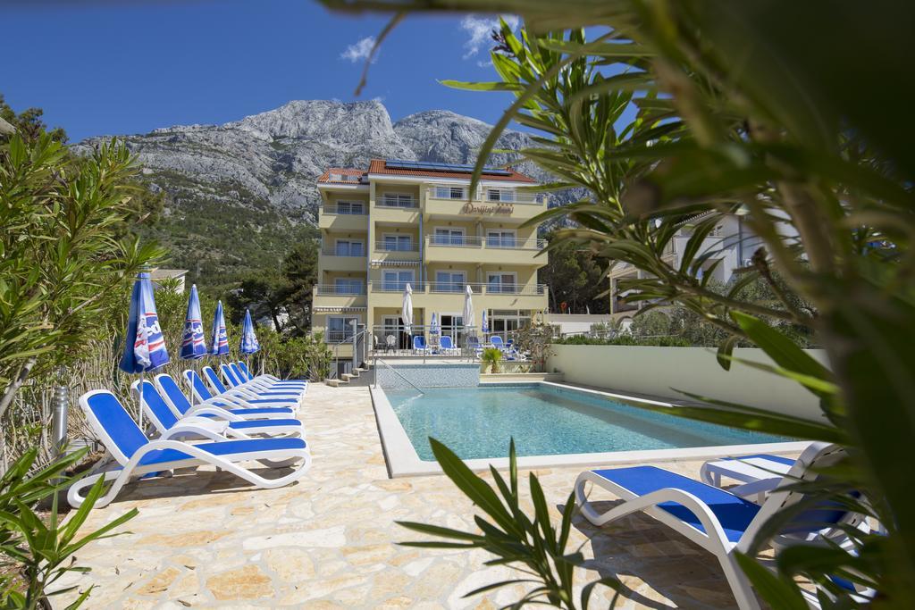 Bed and Breakfast Dorijini Dvori Baška Voda Exterior foto